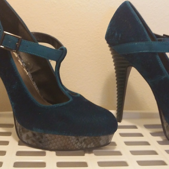 Rachel Roy Green Velvet Platform Shoes   - Picture 7 of 7